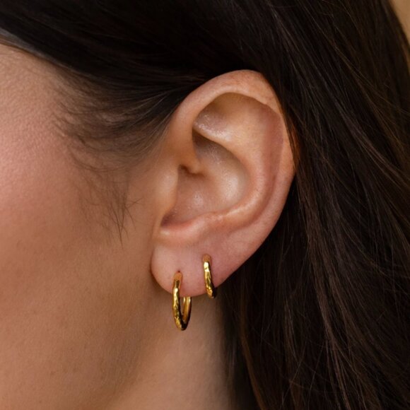 Caitlyn Minimalist Hammered Hoop Earrings Dainty Small Gold Huggie Earrings - Picture 1 of 4